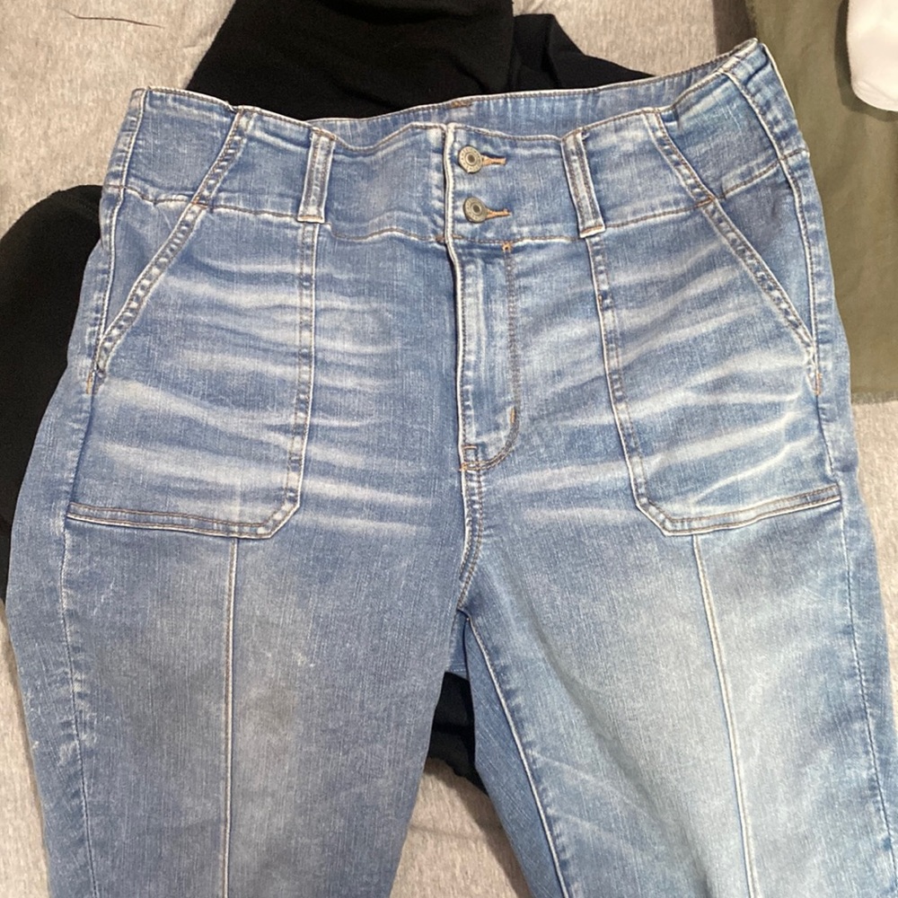 Brand new high rise super stretch skinny jeans from American eagle never worn!!